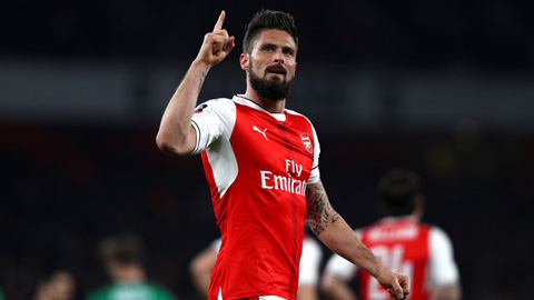 Giroud ăn mừng bàn thắng vào lưới Lincoln