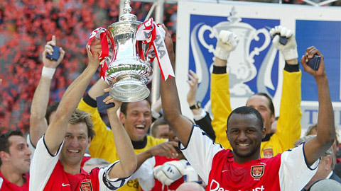 Trận cầu kinh điển: Arsenal 2-0 Chelsea (chung kết FA Cup 2001/02)