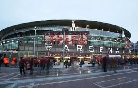 Sân Emirates khiến Wenger vừa vui vừa buồn