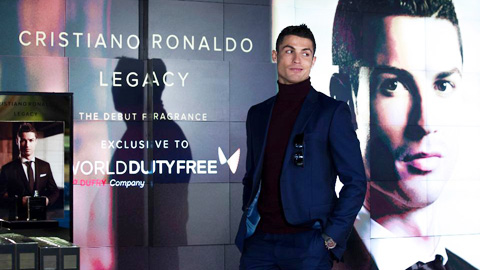 Ronaldo 4 năm liên tiếp kiếm tiền số một giới túc cầu