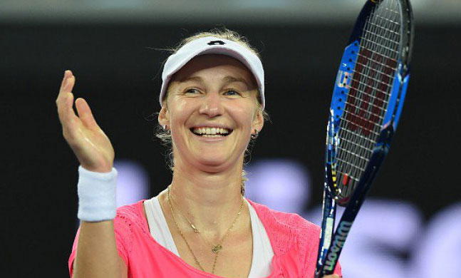 Khai mạc Roland Garros: Makarova hạ hạt giống số 1 Kerber, Kvitova thắng nhàn
