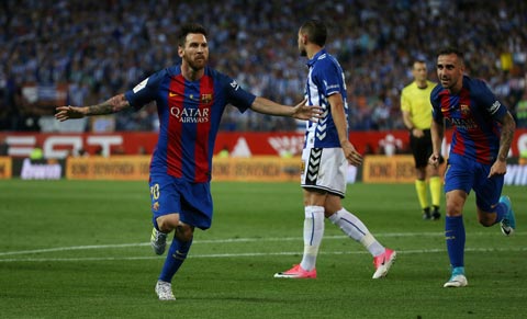 Hình ảnh thiên thần của Messi không khỏa lấp được sự bất ổn trong đội ngũ Barca