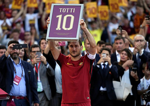 Totti khẳng định anh chưa sẵn sàng cho ngày về hưu
