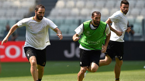 Các cầu thủ Juventus đang tích cực tập luyện chuẩn bị cho trận đấu