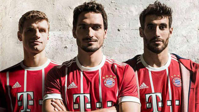 Thay vì cổ chữ V như mùa giải trước, mùa tới áo đấu của Bayern là cổ tròn viền trắng