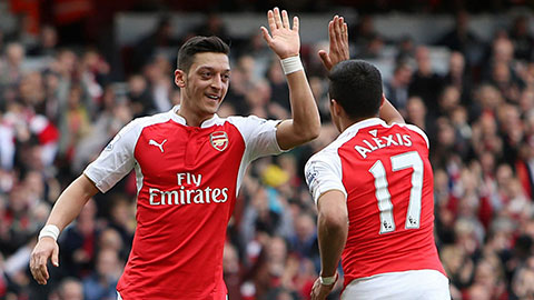 Arsenal chấp nhận tăng lương để giữ Sanchez & Oezil
