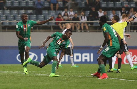 Zambia xuất sắc giành vé vào tứ kết