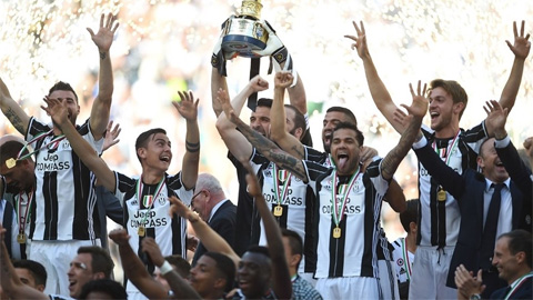 Juventus đứng trước cơ hội gia nhập "hội ăn ba"