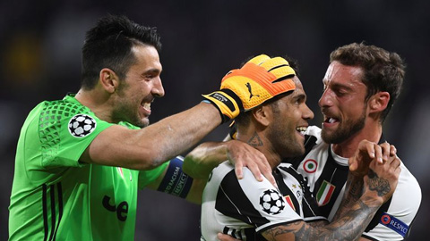 Alves quyết vô địch Champions League vì lời hứa với Buffon