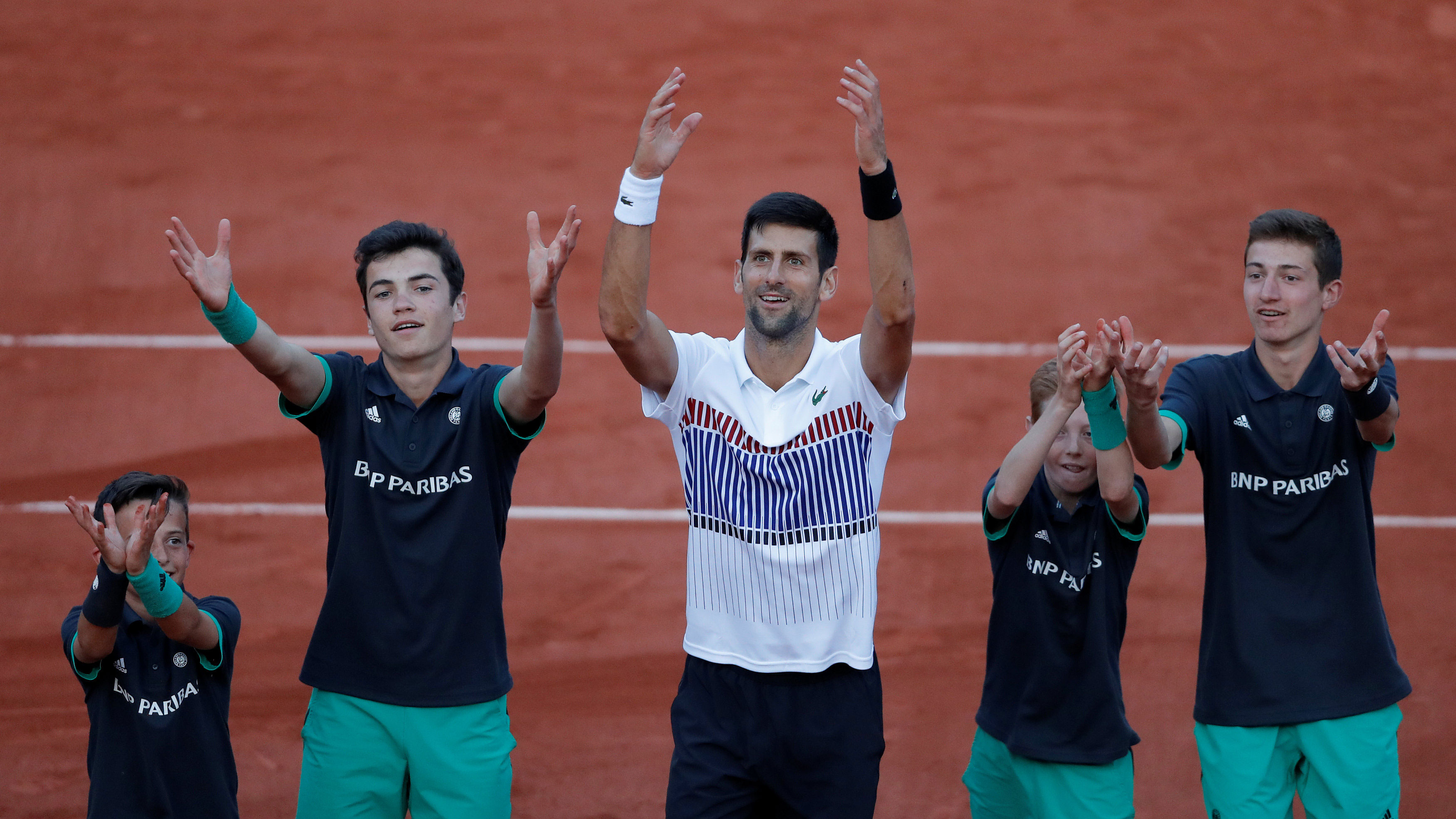 Roland Garros: Djokovic ung dung vào tứ kết