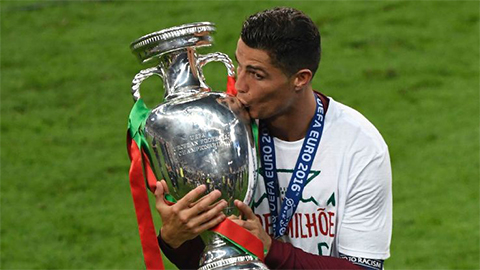 Ronaldo & hành trình giành 9 danh hiệu trong 372 ngày