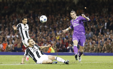 Bale (bìa phải) muốn ở lại để tiếp tục chinh phục vinh quang cùng Real