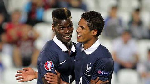 Pogba và Varane, hai thủ lĩnh trẻ của Les Bleus