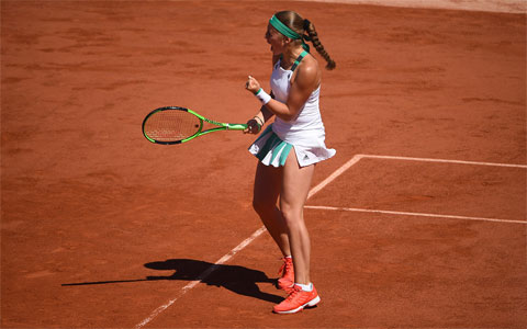 Jelena Ostapenko trở lại đầy mạnh mẽ ở set 2