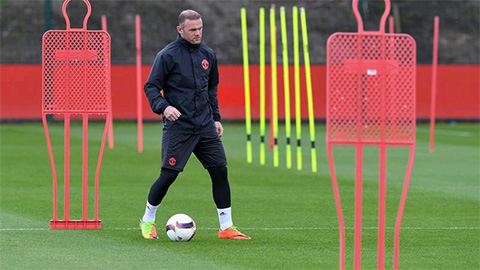 Rooney rút ngắn kì nghỉ, tập sớm để lấy lòng Mourinho