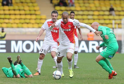 Fabinho (số 2) đang là mắt xích quan trọng nhất nơi hàng tiền vệ Monaco
