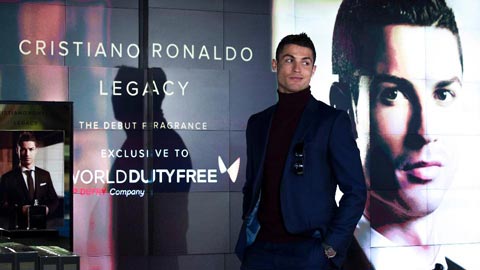 Cristiano Ronaldo "nghèo đi" trong làng giải trí