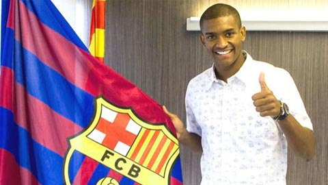 Barca mua đứt Marlon Santos