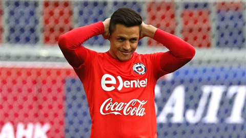 Sanchez đau mắt cá sau buổi tập của ĐT Chile