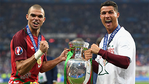 Pepe công khai dụ dỗ Ronaldo cùng tới PSG