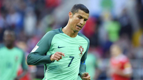 Ronaldo, kỷ lục gia xé bão chinh phục đỉnh cao
