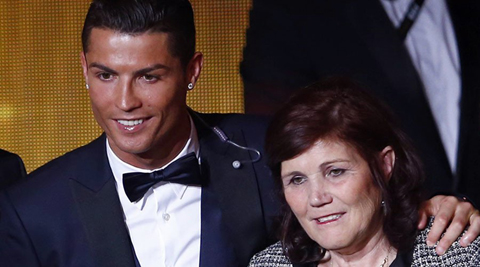 Ronaldo luôn nghe lời mẹ