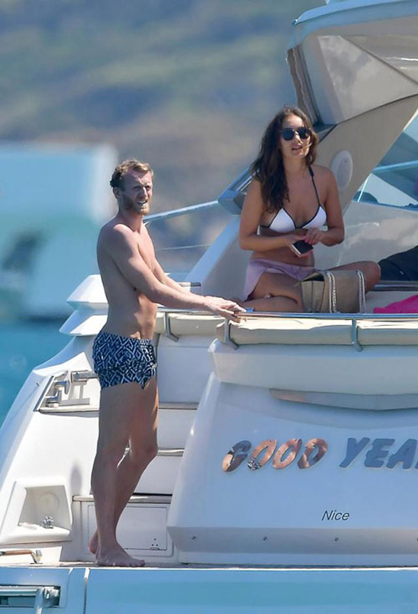 Tiền đạo Andre Schuerrle (Dortmund) và người yêu mới Anna Sharypova cùng nhau tận hưởng ngày hè ở St Tropez (Pháp)