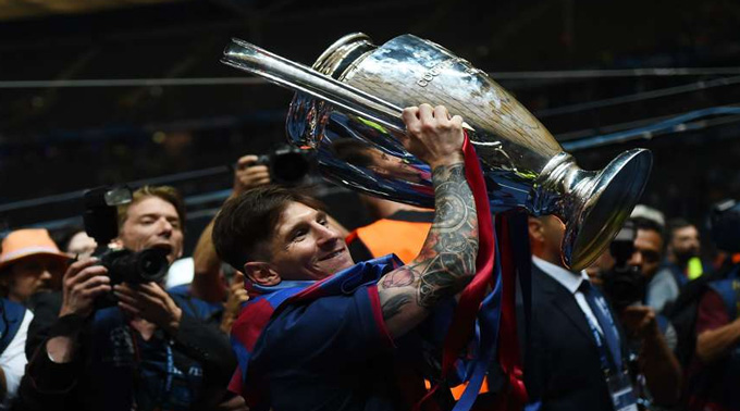 Tháng 6/2015, Messi cùng Barca đánh bại Juve 3-1 trong trận chung kết Champions League, hoàn tất cú ăn ba tiếp theo