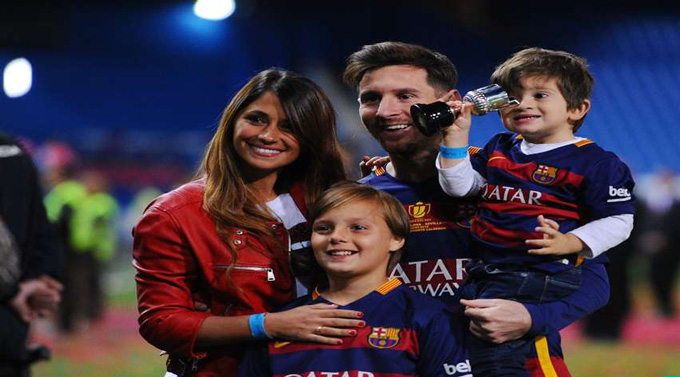 Thangs 6/2017, Messi cùng gia đình ăn mừng cúp Nhà vua