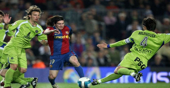 Tháng 4/2007, Messi tái tạo bàn thắng của Diego Maradona, đi bóng từ giữa sân, vượt qua hàng thủ và thủ môn của Getafe và ghi bàn