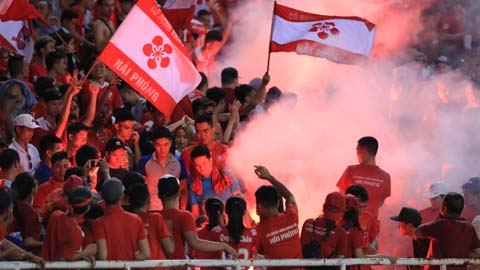 Hà Nội FC lại bị phạt vì pháo sáng?