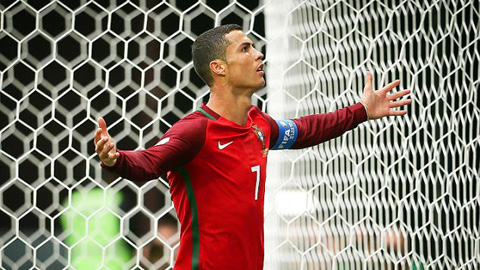 Ronaldo tiếp cận kỷ lục ghi bàn của huyền thoại Puskas