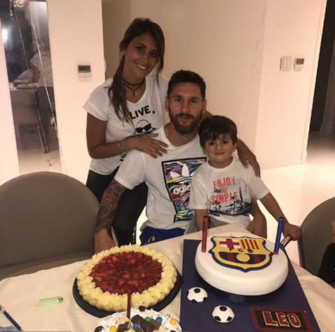 Messi mừng sinh nhật tuổi 30