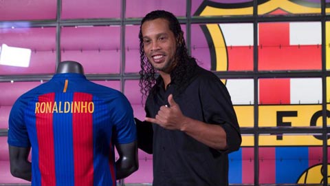 Ronaldinho sang Barcelona theo tiếng gọi của nắng
