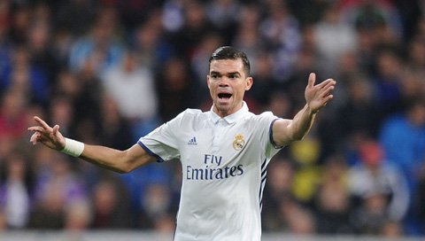 Pepe (Real Madrid): Trung vệ 34 tuổi người Bồ Đào Nha dự kiện sẽ đầu quân cho PSG với bản hợp đồng 2 năm