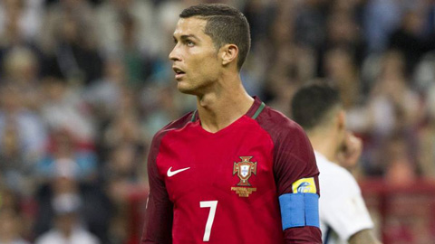 Ronaldo chia tay Confed Cup sớm về đón cặp song sinh