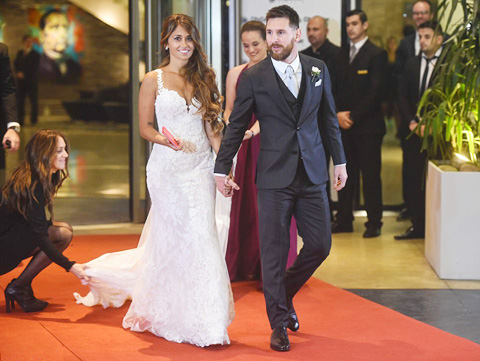 Chú rể Messi rạng rỡ sánh đôi với cô dâu Antonella
