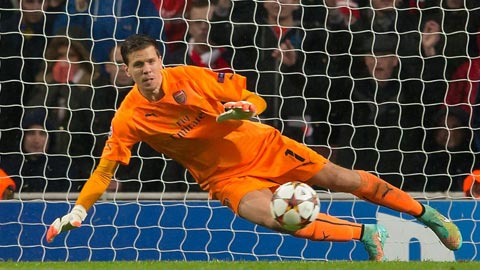 Szczesny ngày càng mạnh mẽ và chững chạc trong màu áo AS Roma