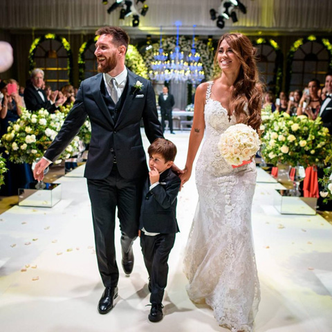 Messi và vợ rạng ngời trong ngày cưới