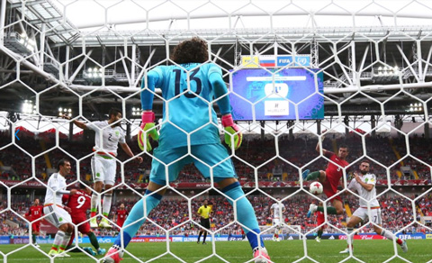 Pepe ghi  bàn ở phút bù giờ hiệp 2 cho Bồ Đào Nha