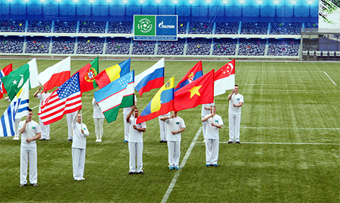 Cờ Việt Nam tung bay tại giải bóng đá F4F