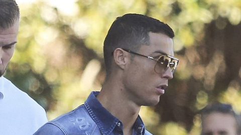 Ronaldo đưa đại gia đình và cặp song sinh đi nghỉ mát