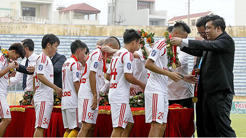 Nam Định thăng hạng V.League