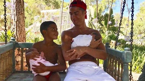 Vì sao Ronaldo thích thuê người đẻ mướn?