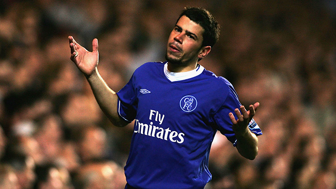Mataja Kezman (5,3 triệu bảng, PSV, 2004): Kezman ghi tới 105 bàn sau 122 trận cho PSV và khiến Jose Mourinho ham muốn chiêu mộ bằng mọi giá. Tuy nhiên, chân sút khoác áo số 9 này chỉ ghi được 4 bàn sau 24 trận trong mùa giải duy nhất ở Chelsea. Bằng một cách thần kỳ nào đó, The Blues vẫn bán lại Kezman cho Atletico để thu về 5,3 triệu bảng.