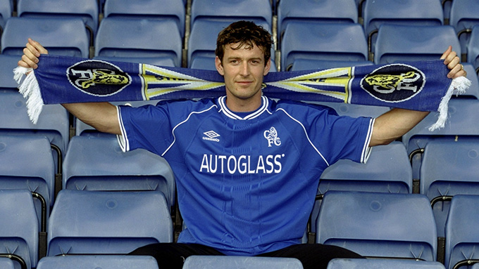  Chris Sutton (10 triệu bảng, Blackburn, 1999): Chelsea đánh bại Chelsea, Tottenham và Villa để có được Sutton từ con tàu đằm Blackburn vào năm 1999. Tuy nhiên, cựu tiền đạo nức tiếng người Anh này chỉ ghi được 3 bàn cho Chelsea và bị bán đi ngay cùng năm để nhường chỗ cho Jimmy Floyd Hasselbaink.