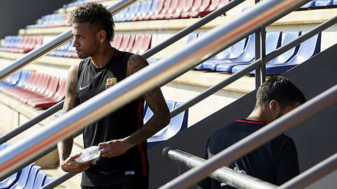 Bất chấp tin đồn về PSG, Neymar vẫn cùng Barca tới Mỹ