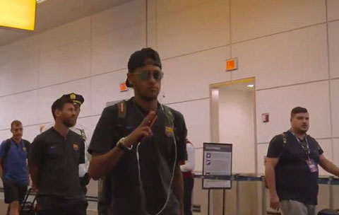 Neymar có mặt tại sân bay ở New York
