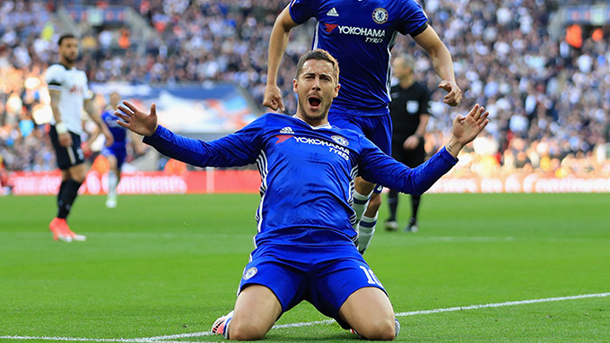 Chức vô địch Champions League 2011/12 giúp Chelsea chiến thắng các đối thủ trong cuộc đua giành chữ ký của Eden Hazard. Trong 5 mùa ở nước Anh, Hazard đã giành 2 Ngoại hạng Anh, 1 Cúp Liên đoàn và 1 Europa League. Anh cũng giành danh hiệu Cầu thủ của năm 2015 do PFA bình chọn.