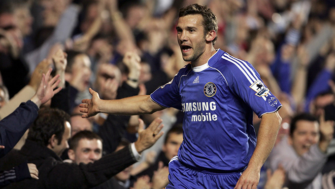 Chiêu mộ thành công Shevchenko biến Chelsea khẳng định vị thế siêu cường vào năm 2006. Tuy nhiên, dù được hưởng lương cao nhất đội vào thời đó (121.000 bảng/tuần), tiền đạo người Ukraine thậm chí không ghi nổi 10 bàn sau 2 mùa bóng tại Tây London. Kết thúc hợp đồng sớm 11 tháng, anh trở lại Dynamo Kiev theo dạng tự do.